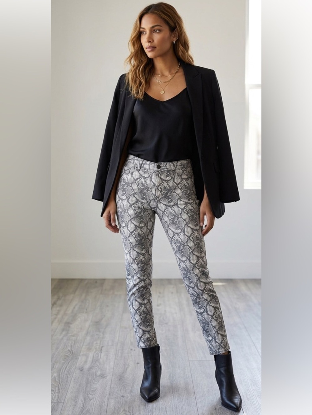 🌟NWT Seven 7 Stylish Gray Snake Print Women Jeans